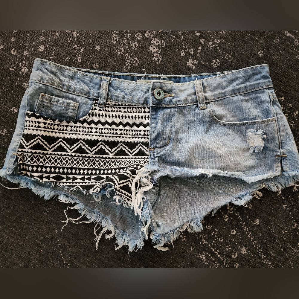 Wylde hart aztec jean shorts juniors size 9
